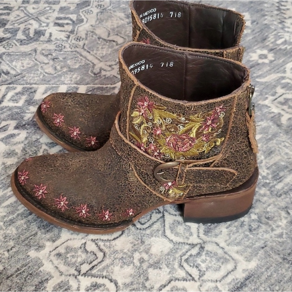 Beautiful Lane Cowboy Boots
